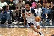 开云体育-卡林顿成为NBA历史首位单场砍下32分9板7助+7记三分的新秀球员